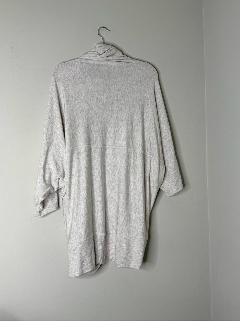 Athleta Ethereal Cocoon Sleeves Wrap XL - Picture 4 of 5